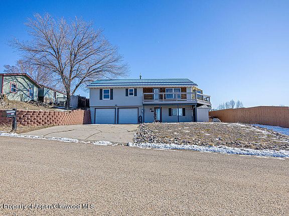 2nd image of 982 Langford Dr