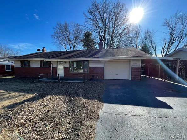 102 Linda Dr, Fairview Heights, IL 62208