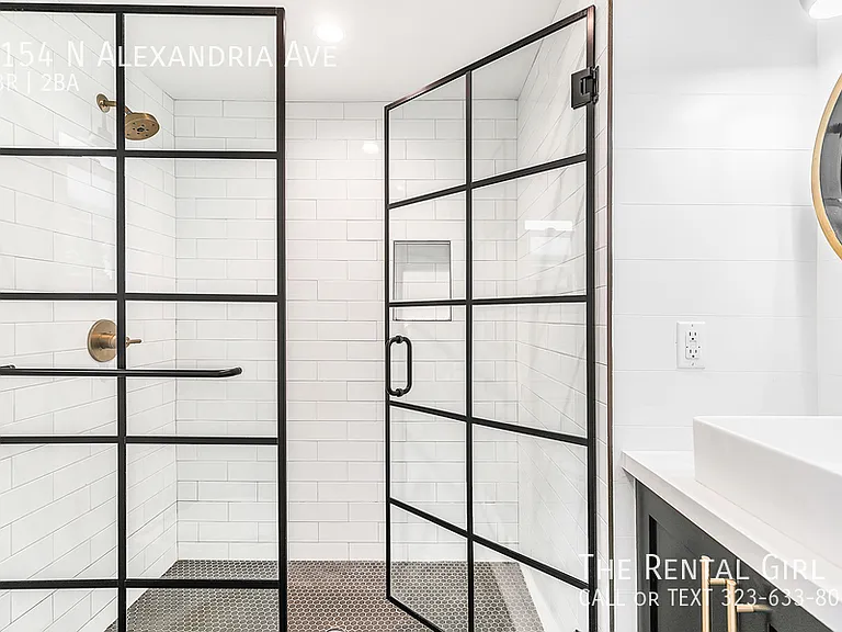 1154 N Alexandria Ave — Photo 23