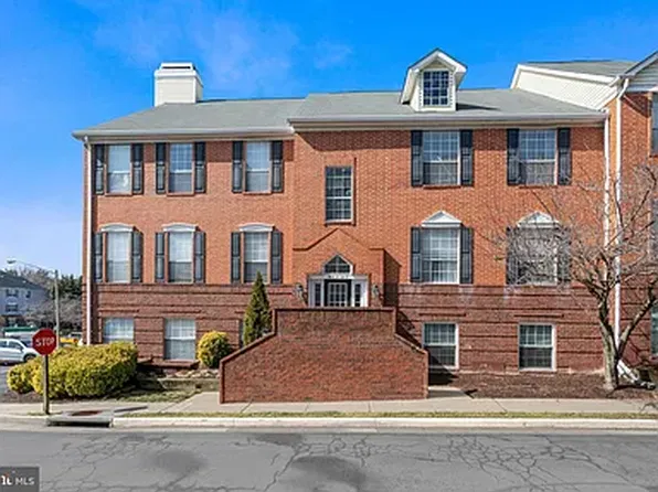 668 Gateway Dr SE, Leesburg, VA