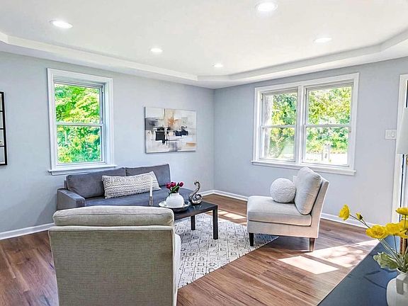 4th image of 126 Grant St