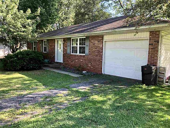 2nd image of 416 Sycamore Ct