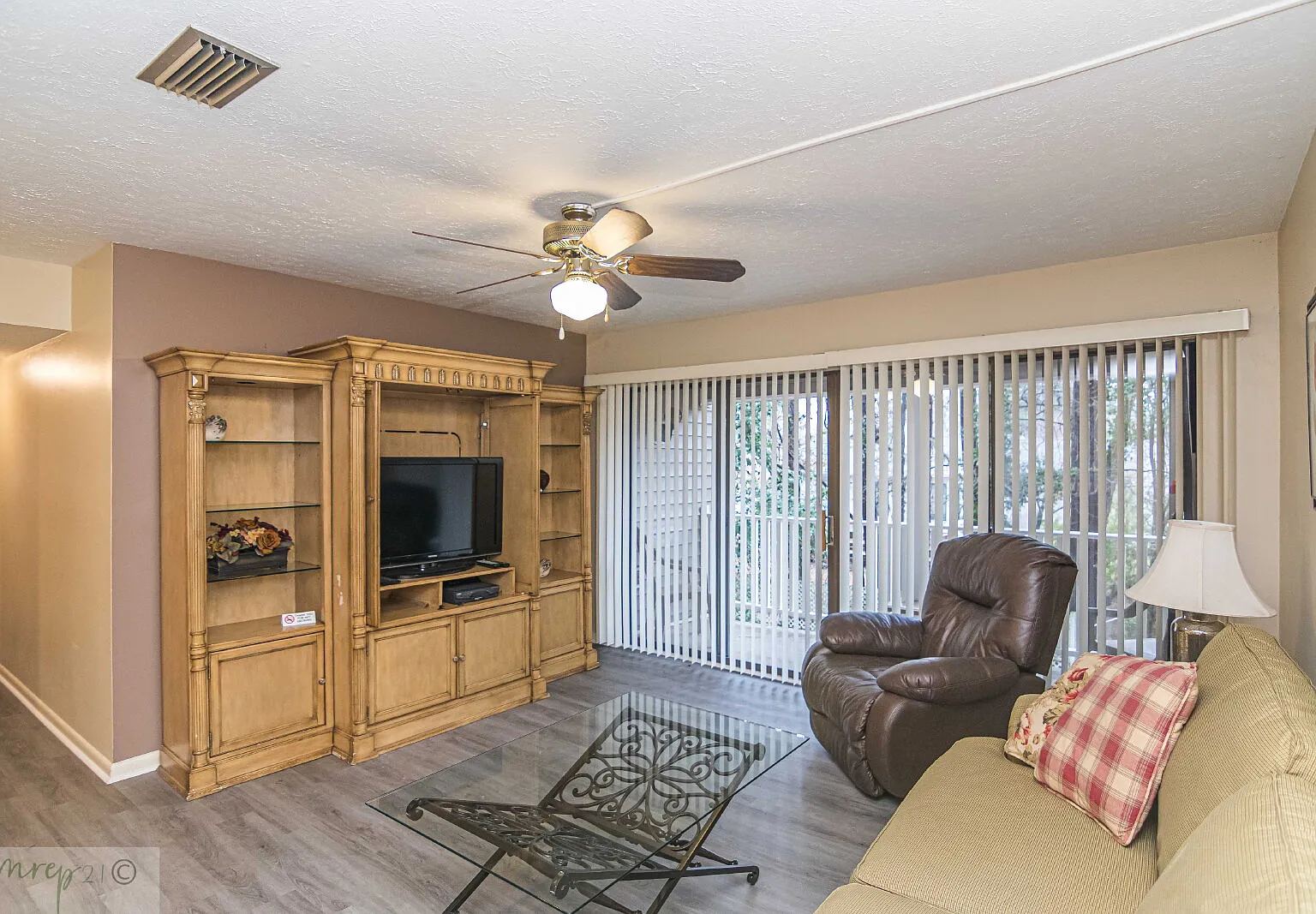 3 bed, 2.0 bath, 1050 sqft, $1,750 — Photo 4