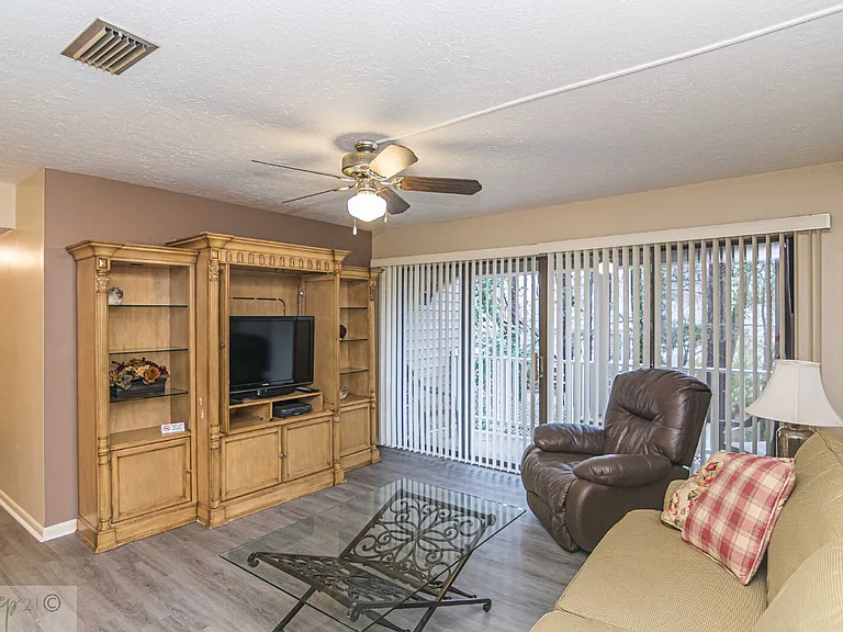 103 E Lockhaven Dr #E — Photo 4