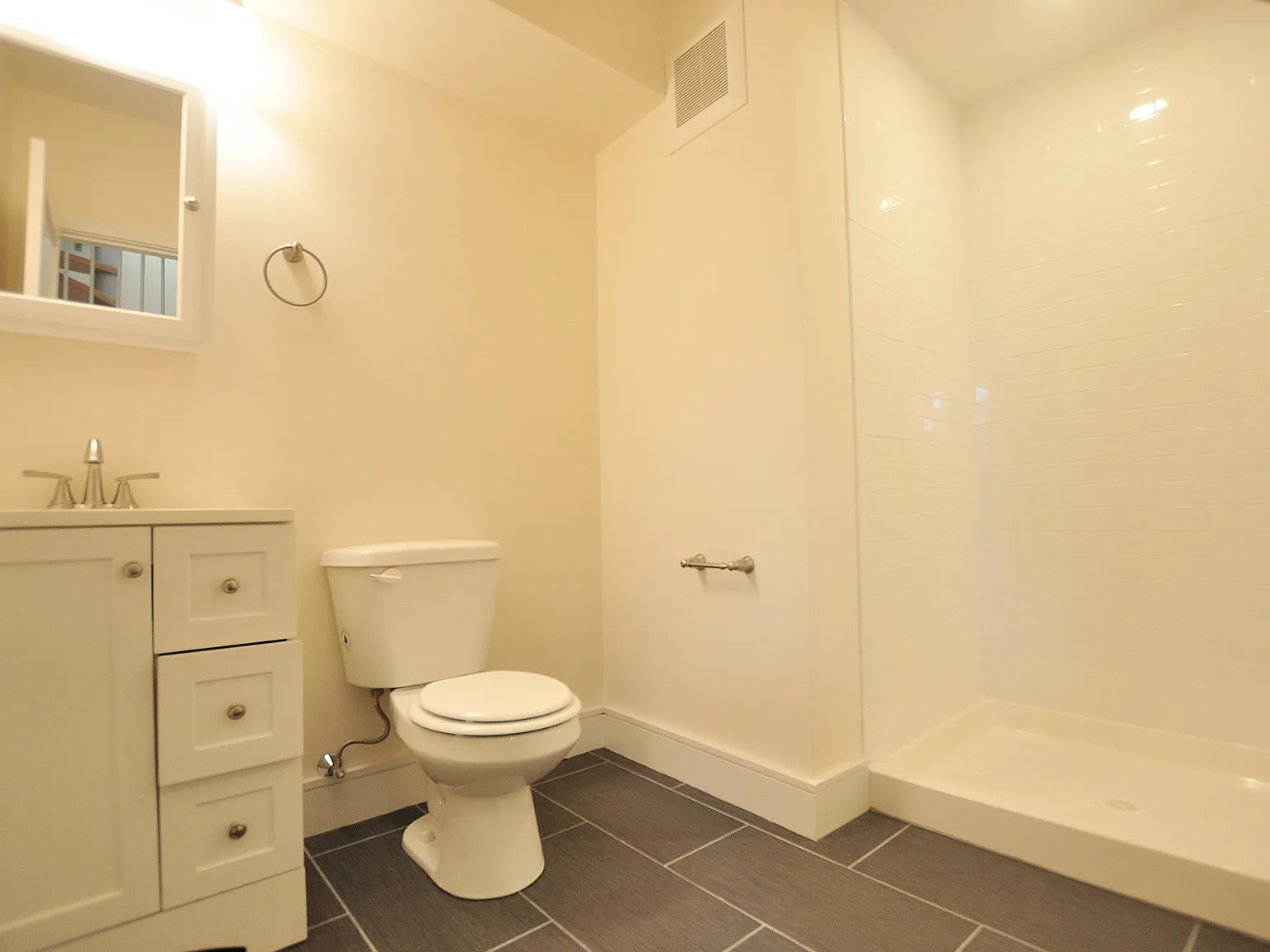 3 bed, 9999 sqft, $6,000 — Photo 4