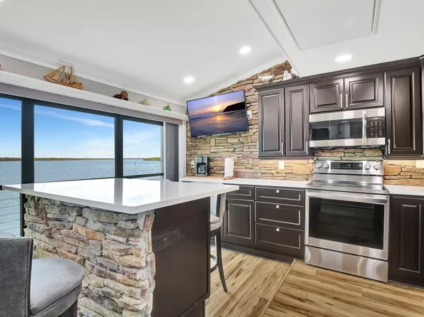 611 E Palm Ave #35, Goodland, FL 34140