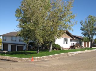 806 11th St, Circle, MT 59215