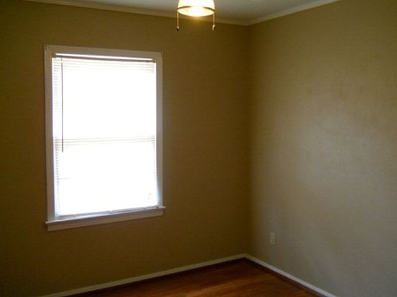 3rd image of 401 N Forest Hill Dr