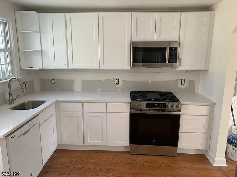 442 Millburn Ave — Photo 2