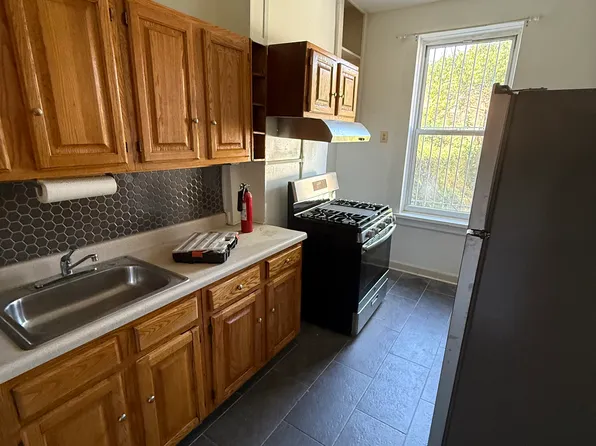 1655 Lincoln Place image 5 of 17