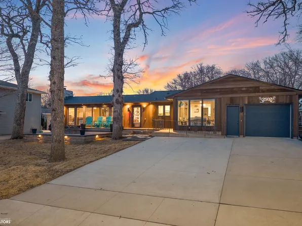 2502 N Shore Dr, Clear Lake, IA 50428