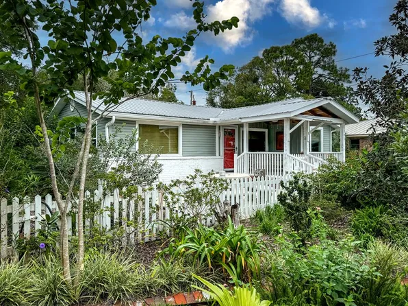 121 Avenue D, Apalachicola, FL 32320