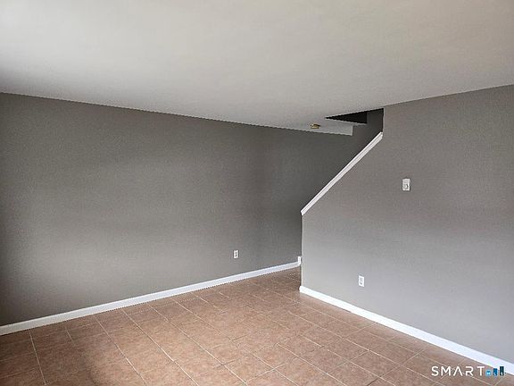 2nd image of 1448 Meriden Rd APT 3
