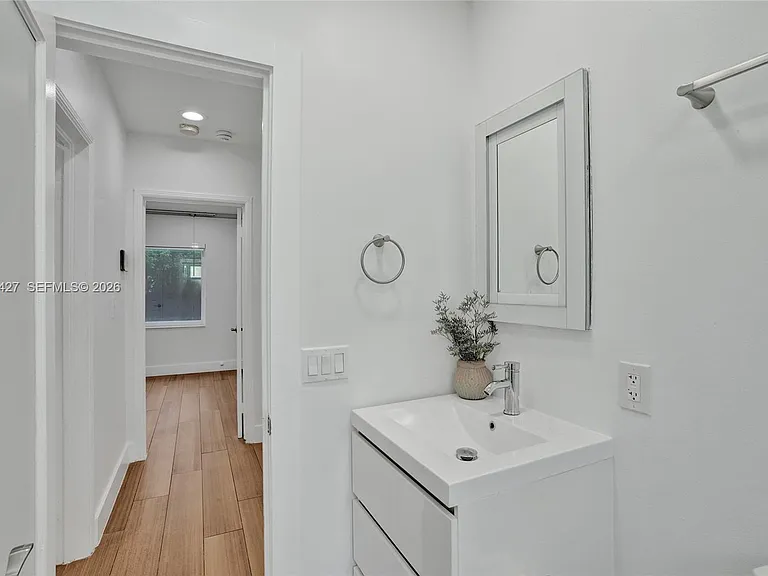213 NE 43rd St — Photo 19