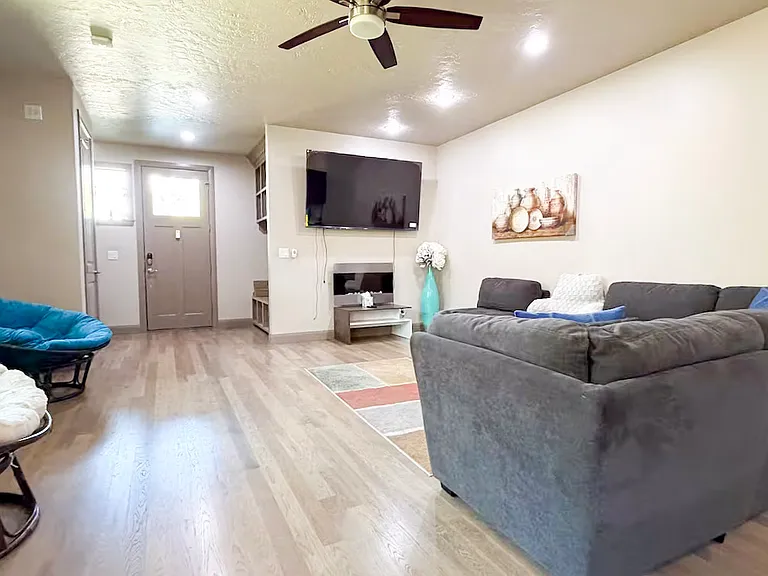 8046 S Snow Bird Ave — Photo 2