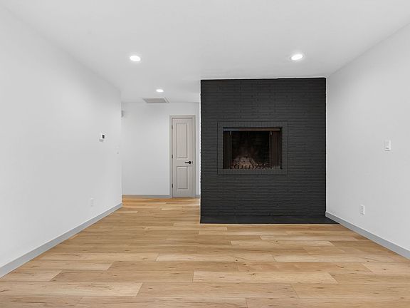 5th image of 313 SE 98th Ave
