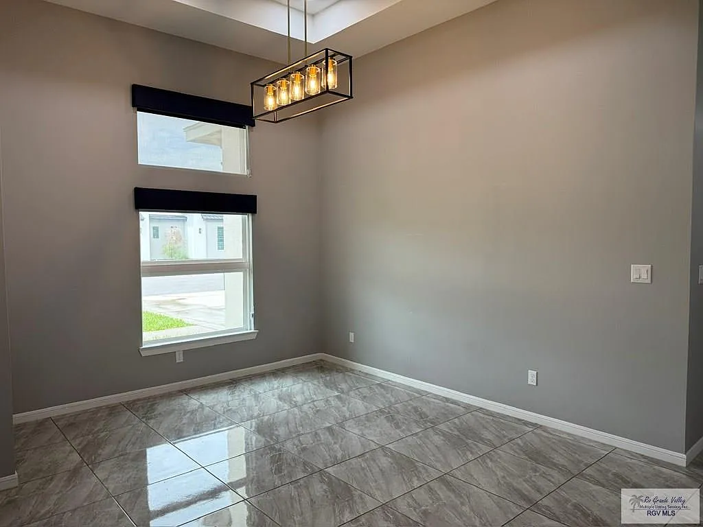 3 bed, 2.5 bath, 1884 sqft, $2,500 — Photo 3
