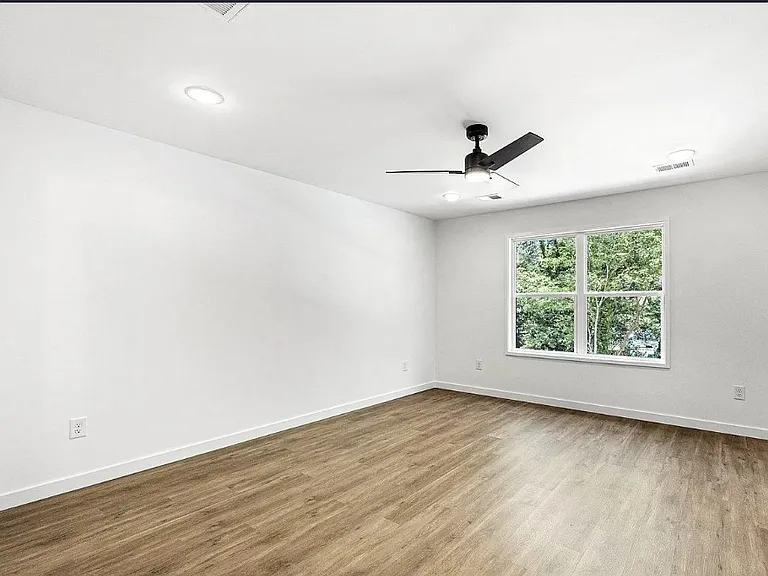 305 Donaldson Rd #B — Photo 12