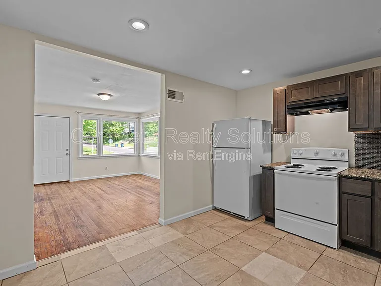 2502 McLaran Ave — Photo 3