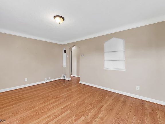 3rd image of 9415 Ansonia Ave