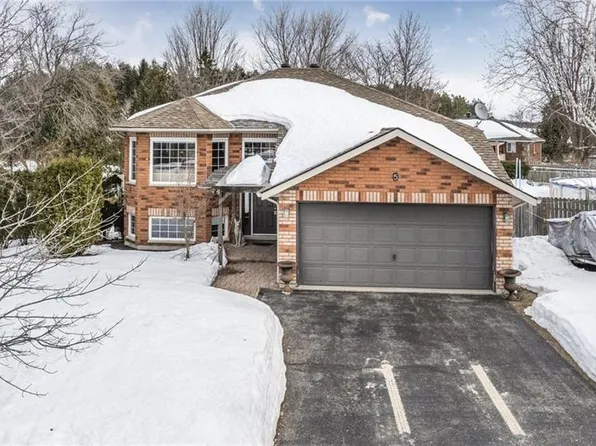 5 Moreau Ct, Penetanguishene, ON L9M 1L3