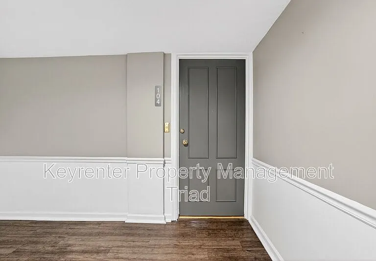 1101 N Elm St #104 — Photo 8