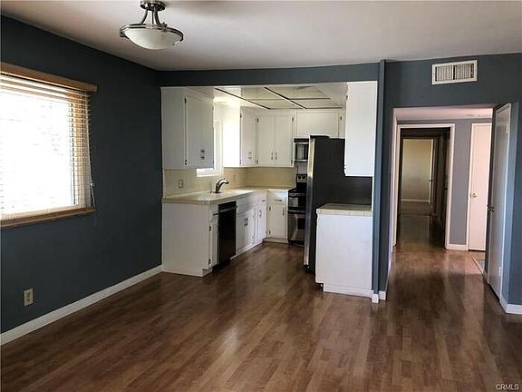 3rd image of 385 Cliff Dr