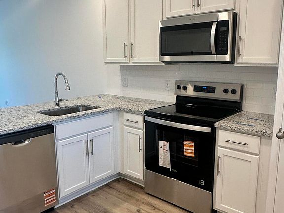 3rd image of 403 Gravy Train St