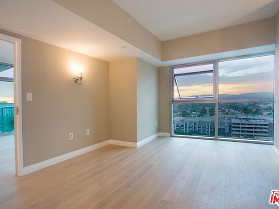4th image of 13700 Marina Pointe Dr Unit 1117