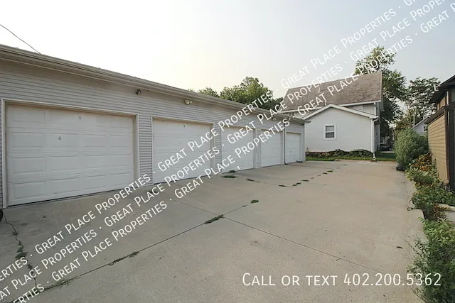 1122 Washington St — Photo 1