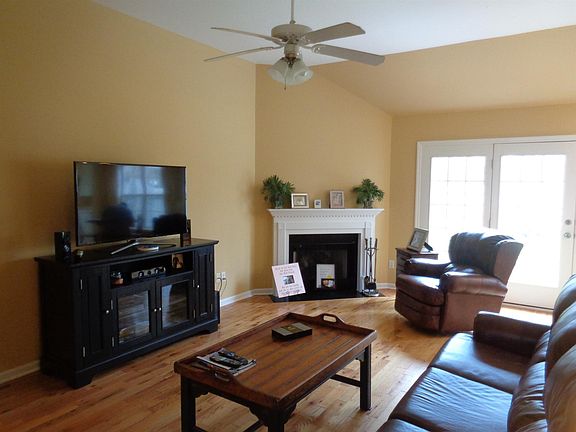 2nd image of 19 Highland Trl