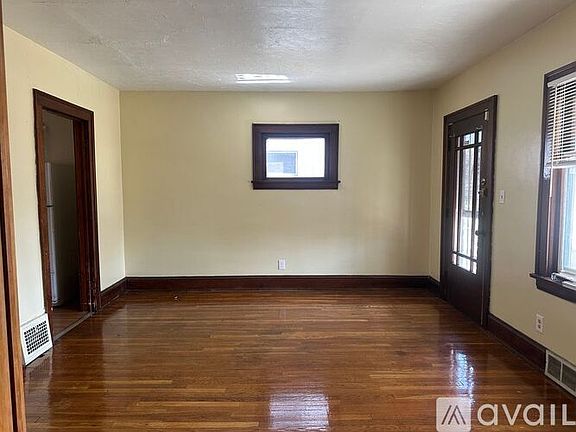3rd image of 10905 Nelson Ave Floor 1