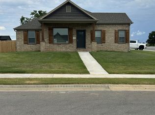 2000 Dobbs St, Pea Ridge, AR 72751