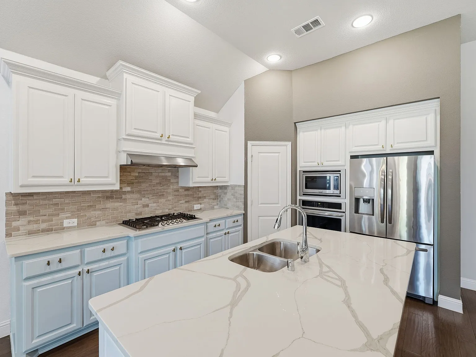 4 bed, 2245 sqft, $2,895 — Photo 2