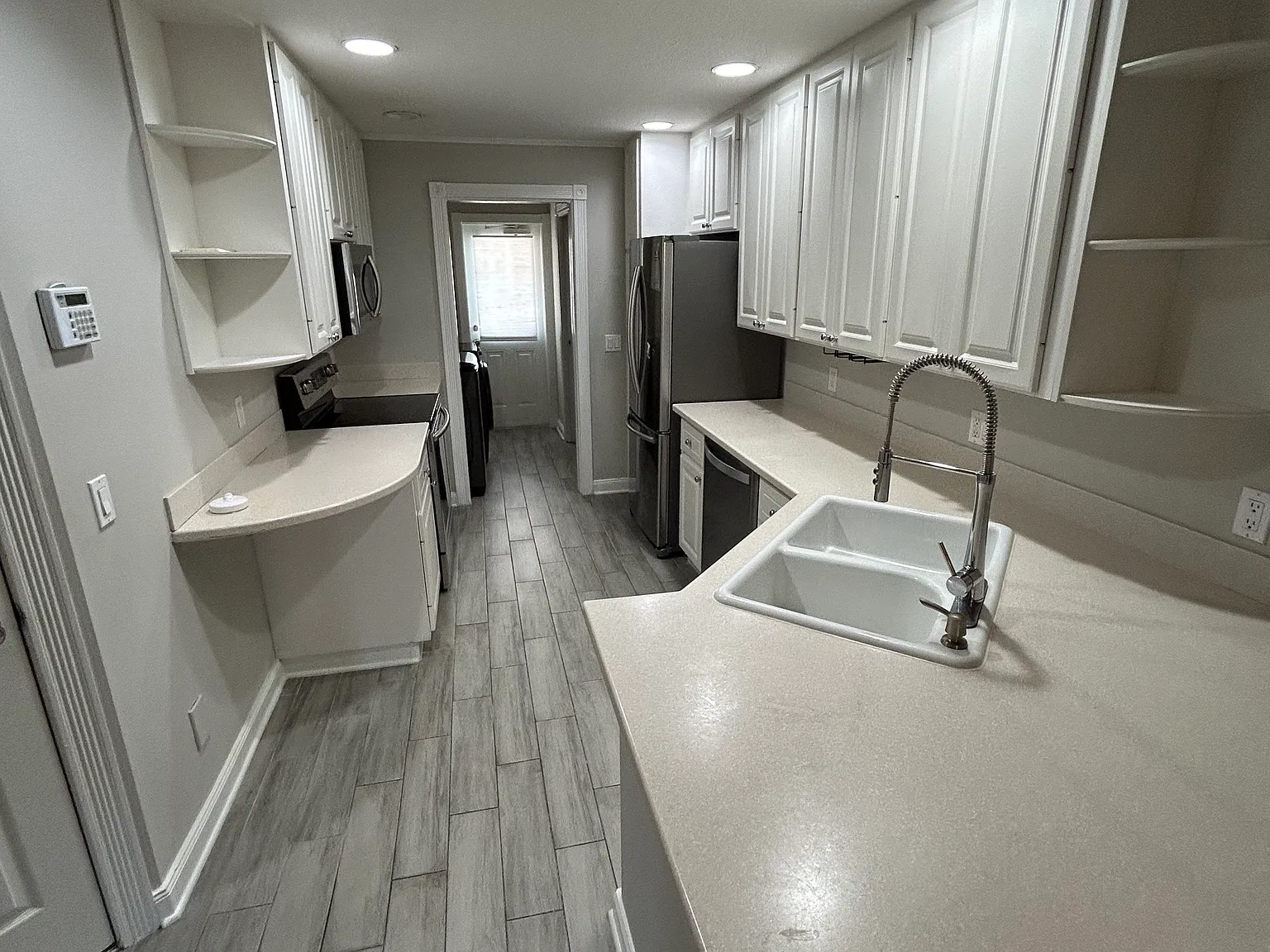 3 bed, 2.5 bath, 1652 sqft, $2,420 — Photo 3
