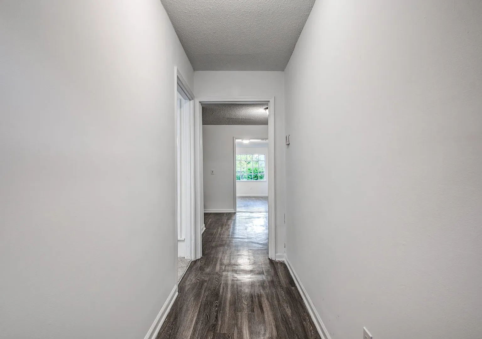 2735 Brentwood Cv — Photo 3