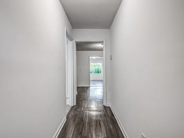 2735 Brentwood Cv — Photo 3