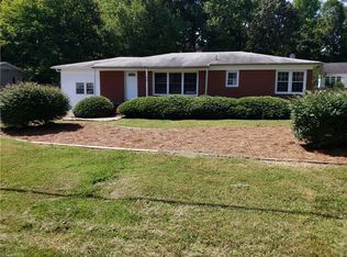 412 E Starmount Ave, Liberty, NC 27298