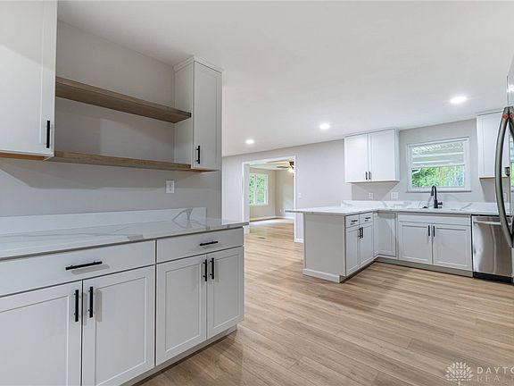 5th image of 5606 Royalwood Dr