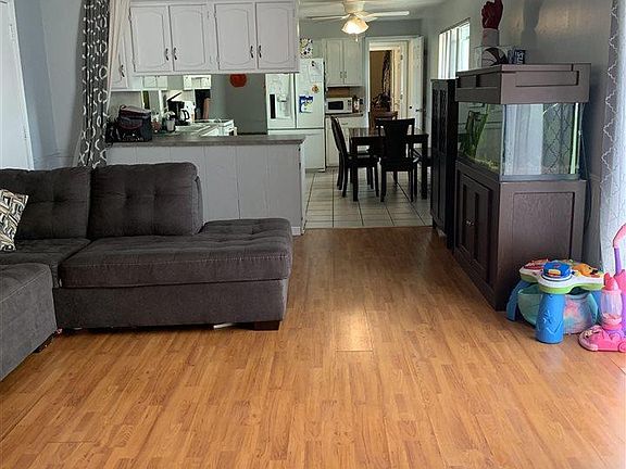 4th image of 3147 Stoneybrook Ln