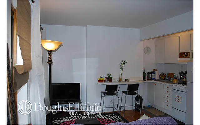 Rented by Douglas Elliman | media 18