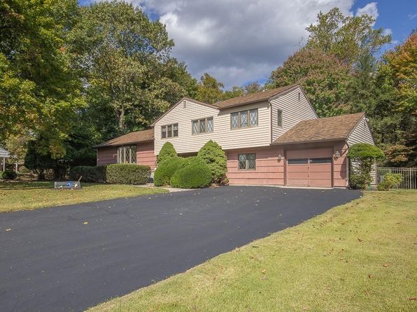 9 Robin Street, Pearl River, NY 10965