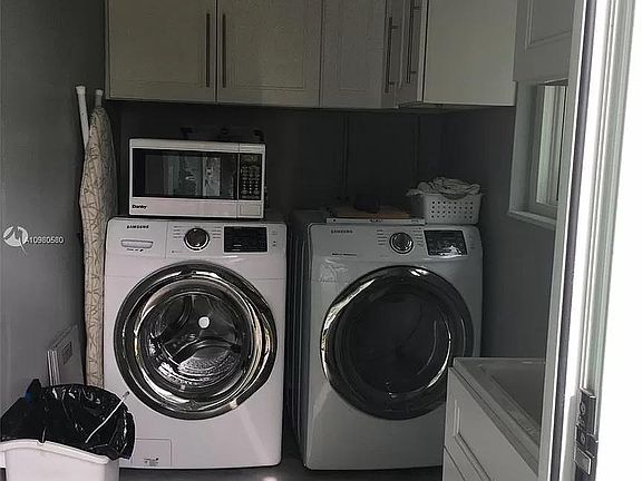 3rd image of 117 SE 2nd Ave #2