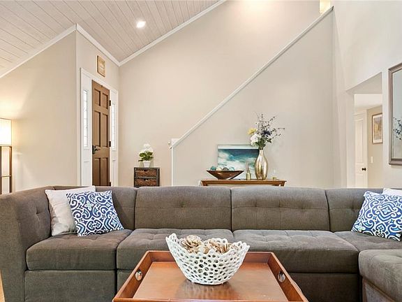 5th image of 67 Bay Woods Dr