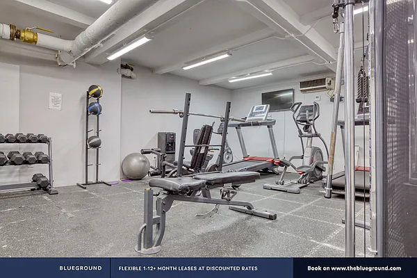 Rented by The Blueground | media 100