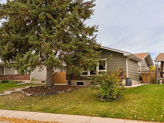 3rd image of 228 E Midridge Cres SE