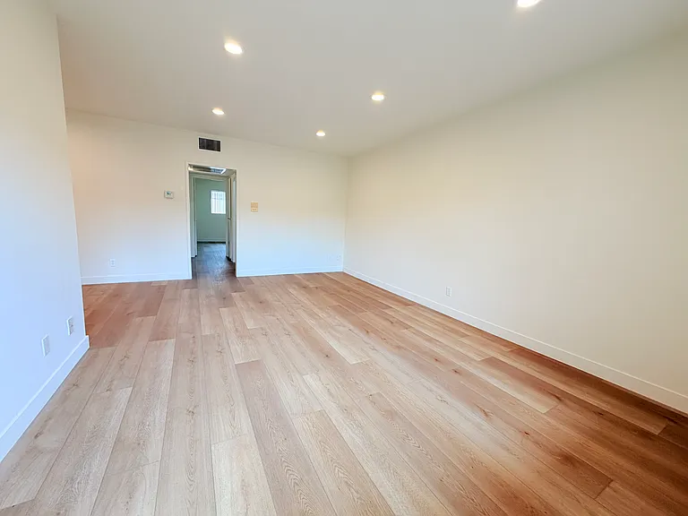 1043 Winchester Ave — Photo 16