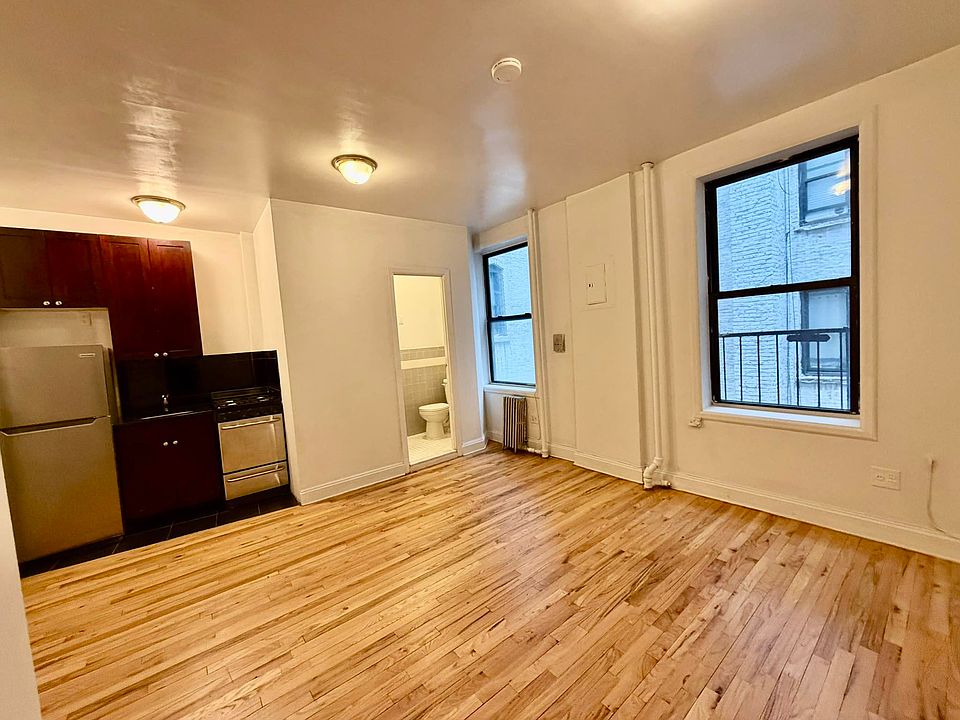 1st image of 132 Thompson St APT 8