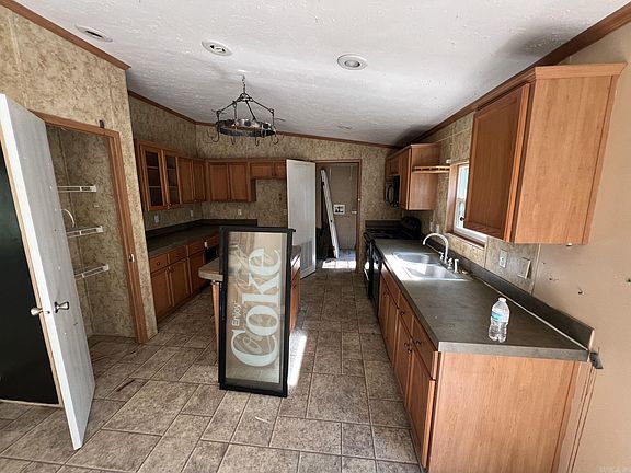 3rd image of 18530 Lawson Rd