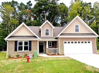 405 Peregrine Ridge Rd, New Bern, NC 28560